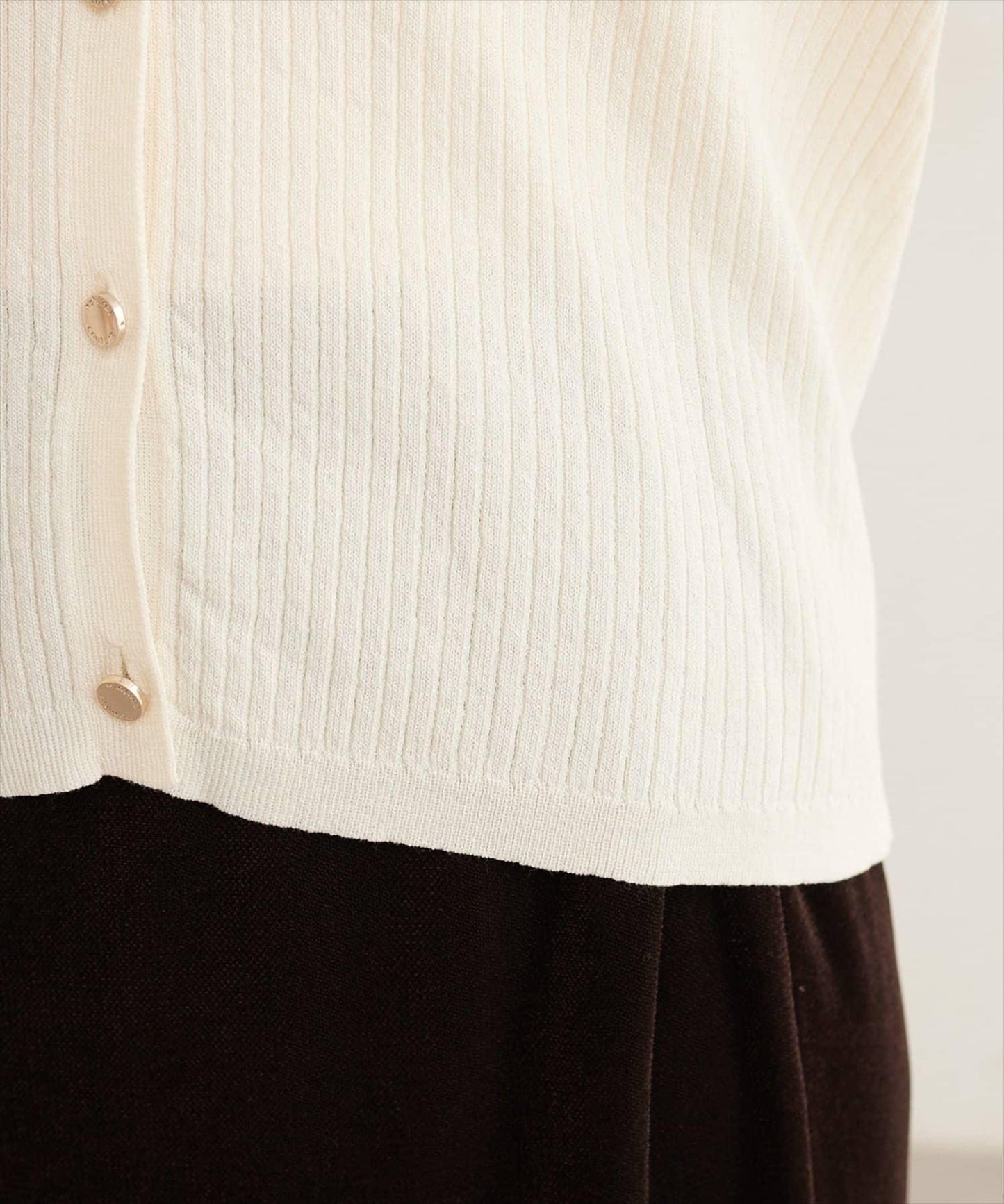 natural couture 接觸冷感 V領開衫 羅紋針織 環保防紫外線 彈力 涼感"}