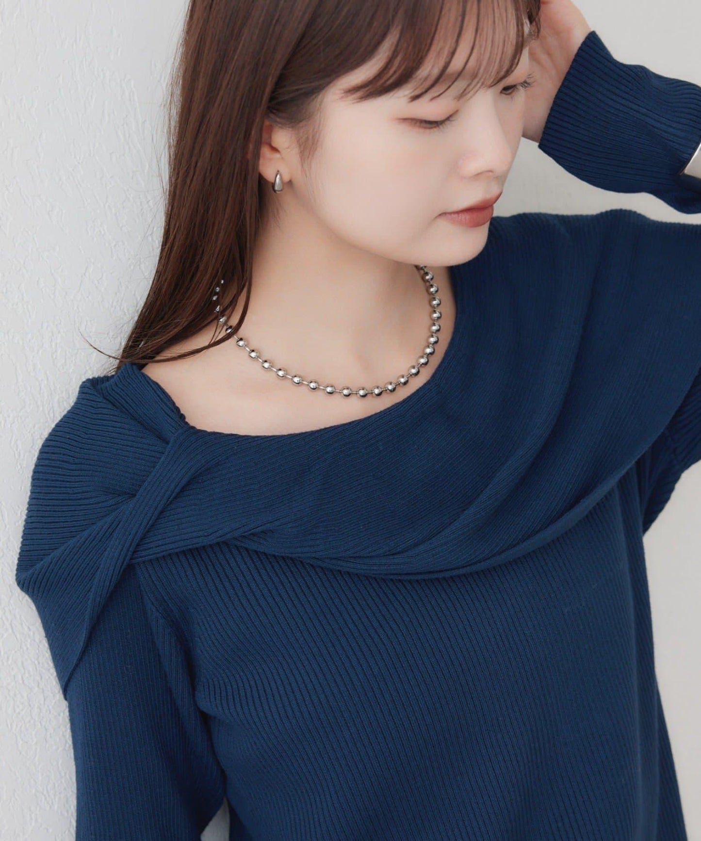 ケープオフショルニット