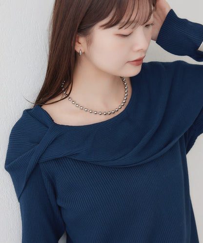 ケープオフショルニット