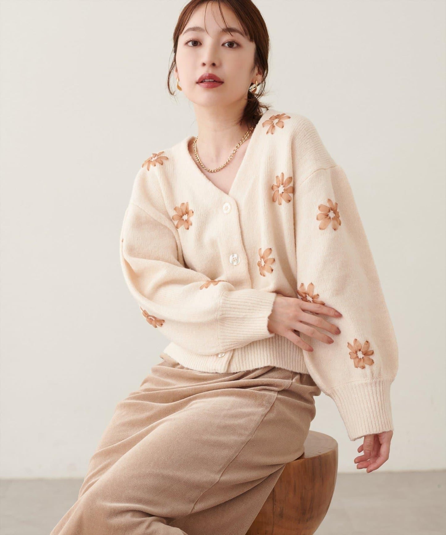 前後兩穿立體花朵刺繡針織衫
