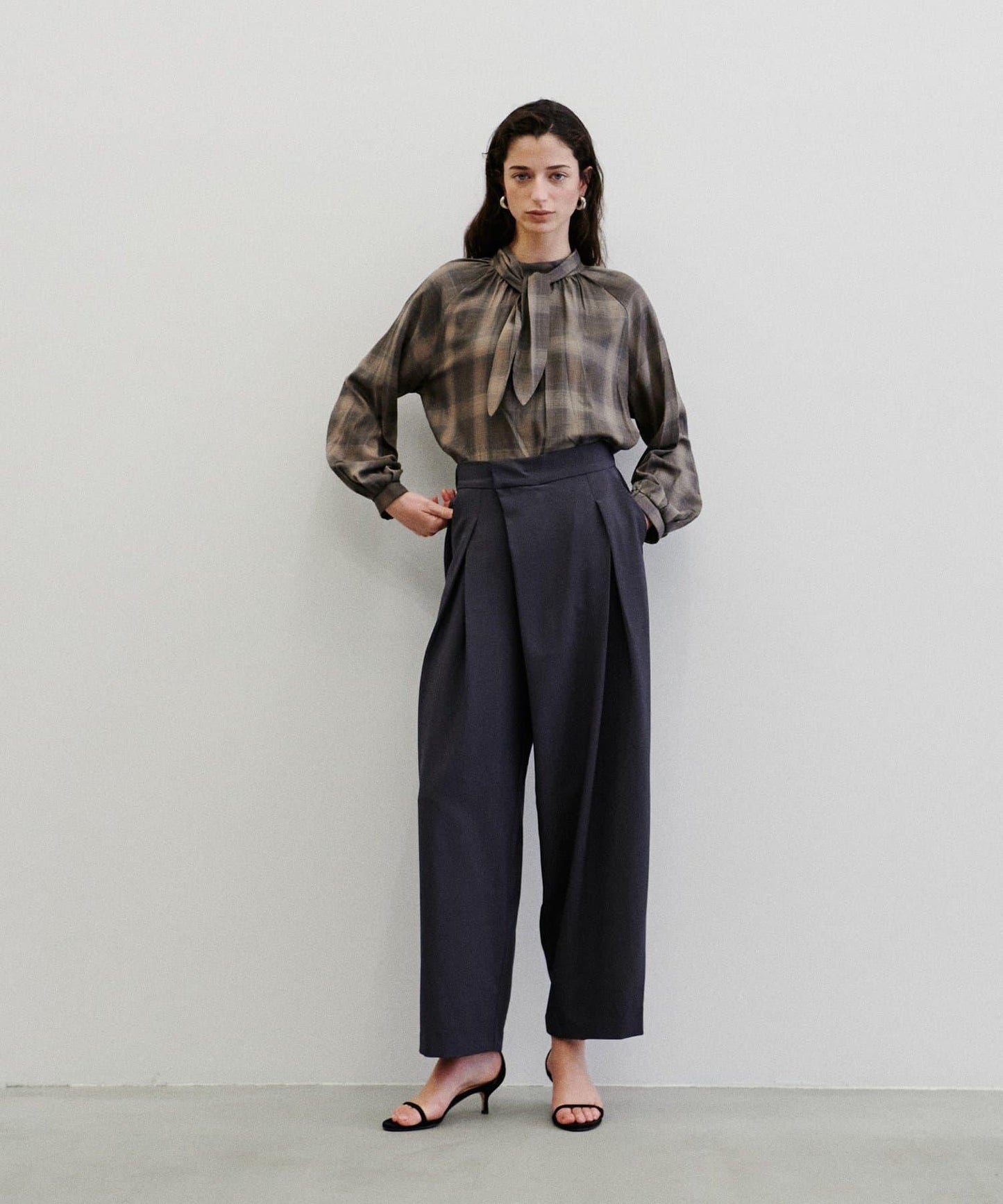 LARUTA 闊腿褲 女 2026AW 垂墜感 簡約設計 褲長99-102cm