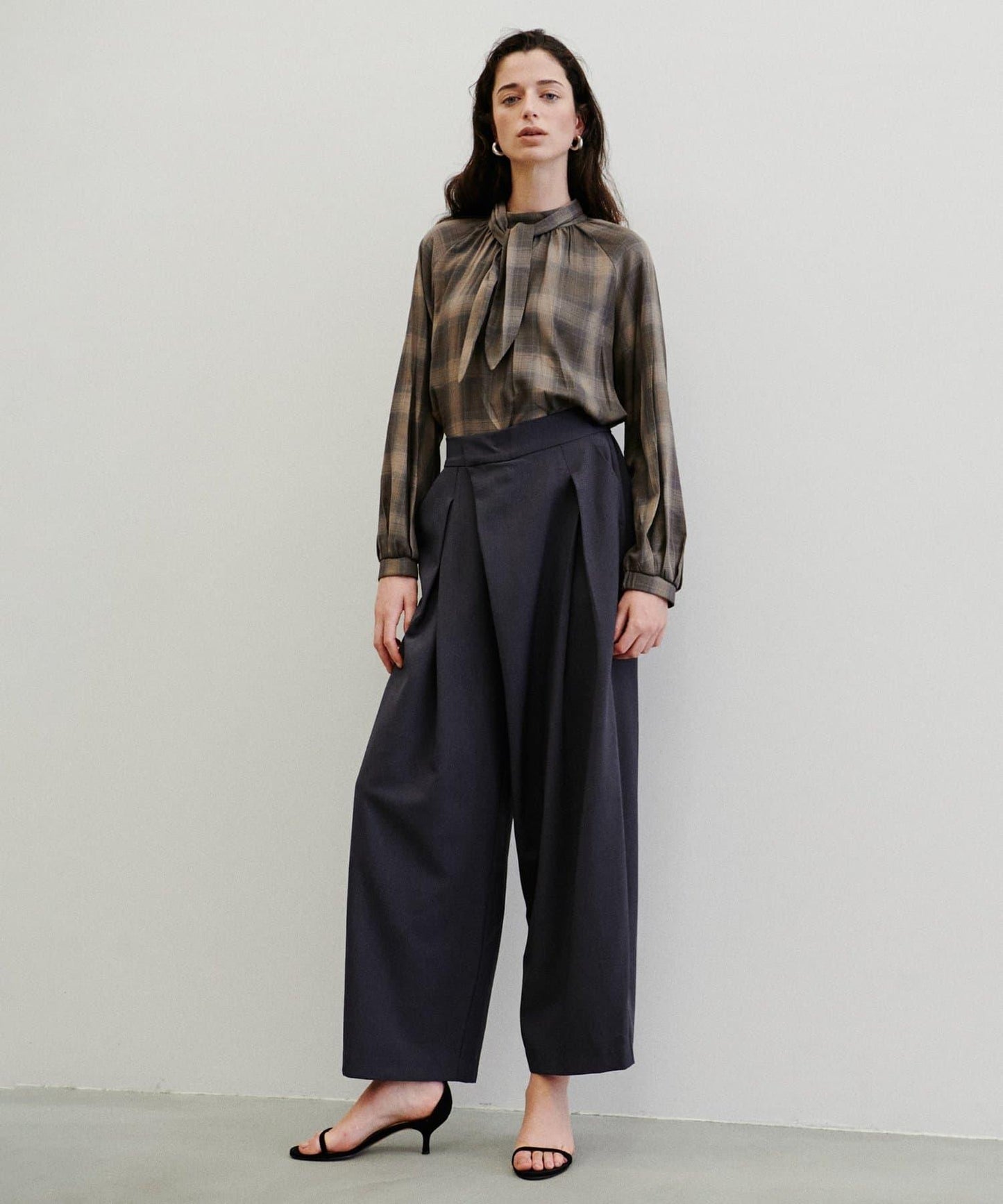 LARUTA 闊腿褲 女 2026AW 垂墜感 簡約設計 褲長99-102cm