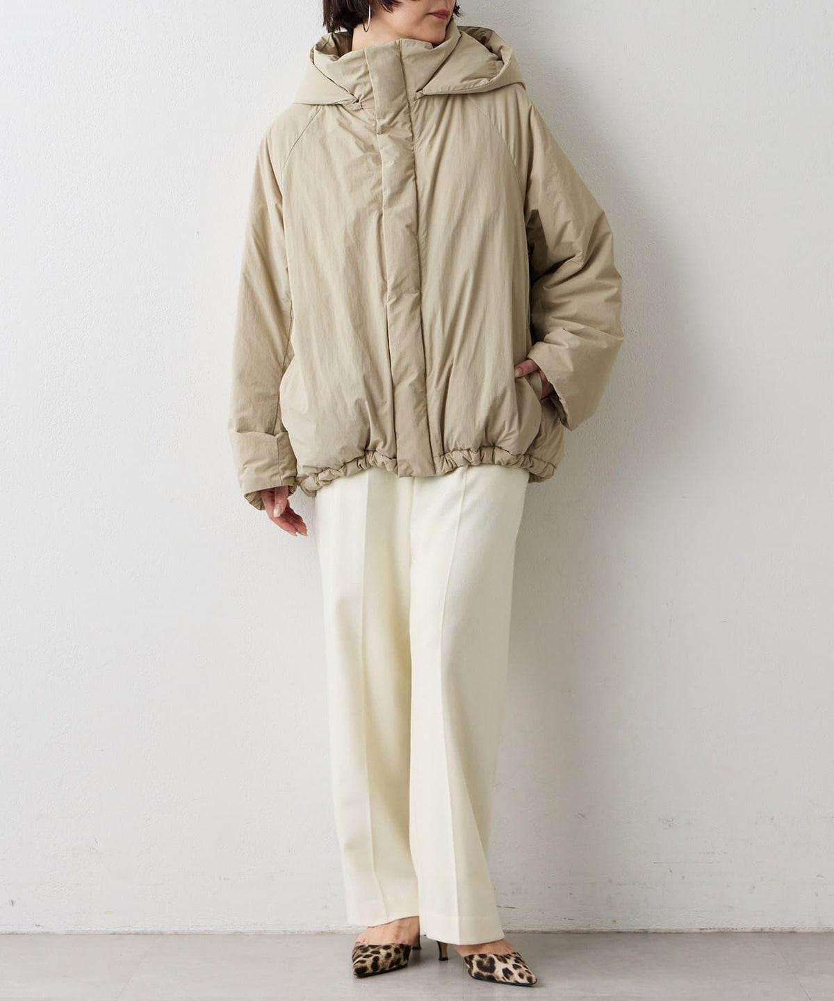 Whim Gazette 連帽中部羽絨服 女士 2026AW 基礎款 柔軟保暖 2WAY 連帽可拆卸 站領設計 顯瘦長款 尼龍塔斯隆 鴨絨80% 20%羽毛