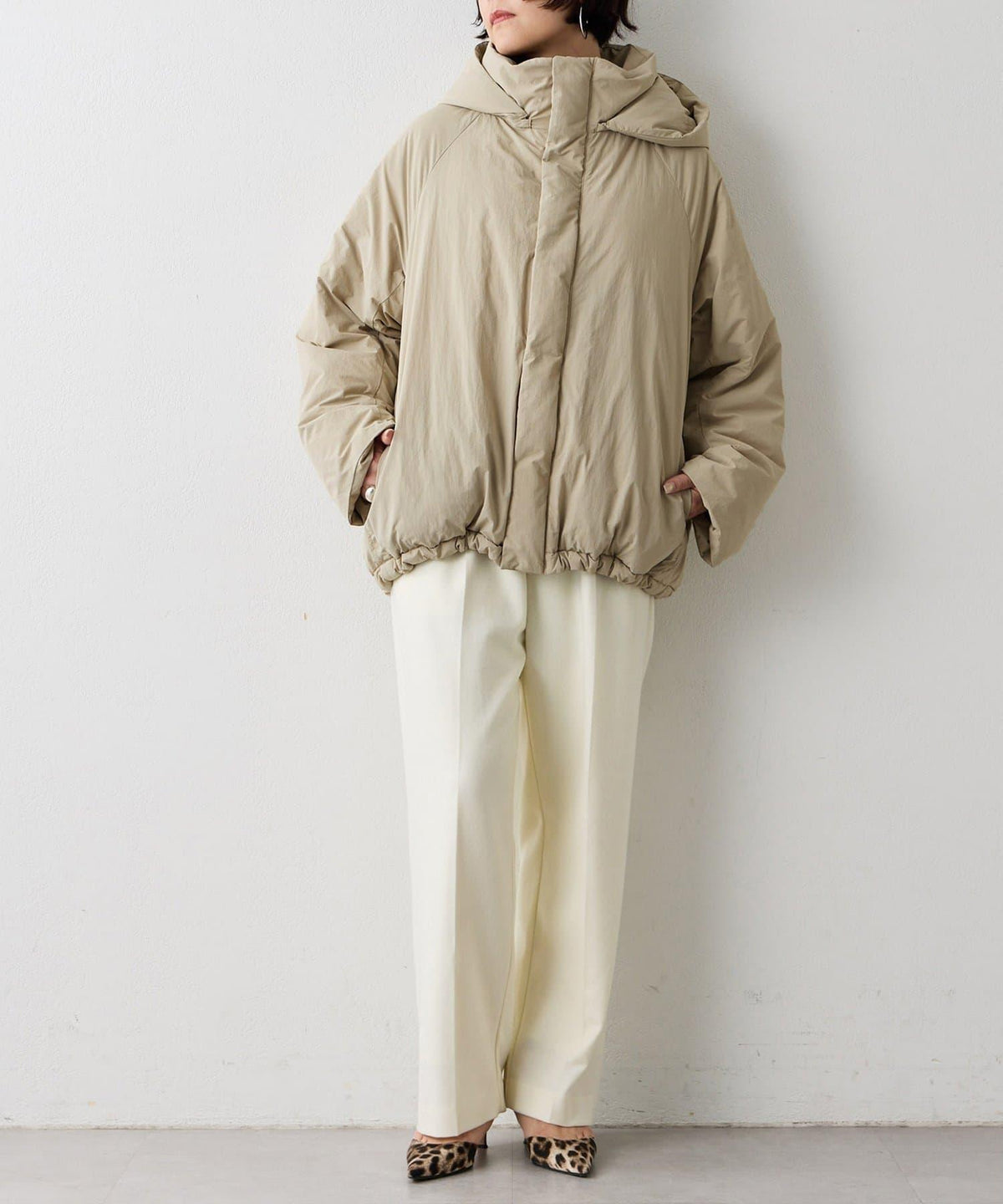 Whim Gazette 連帽中部羽絨服 女士 2026AW 基礎款 柔軟保暖 2WAY 連帽可拆卸 站領設計 顯瘦長款 尼龍塔斯隆 鴨絨80% 20%羽毛