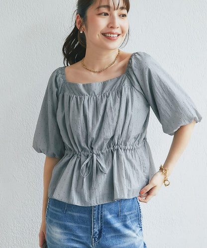 La boutique BonBon 泡泡袖波點襯衫 女士 泡泡袖 荷葉邊下襬 抽繩設計 方領 寬鬆
