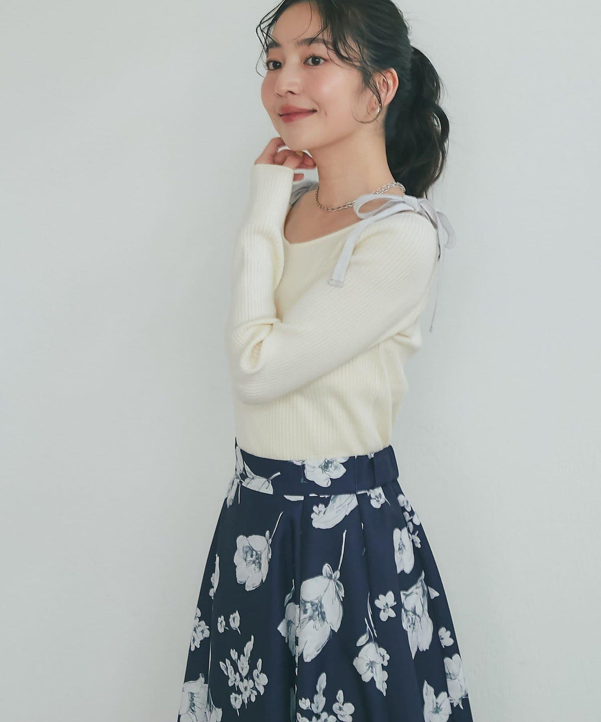 La boutique BonBon 兔毛混紡蝴蝶結露肩針織衫