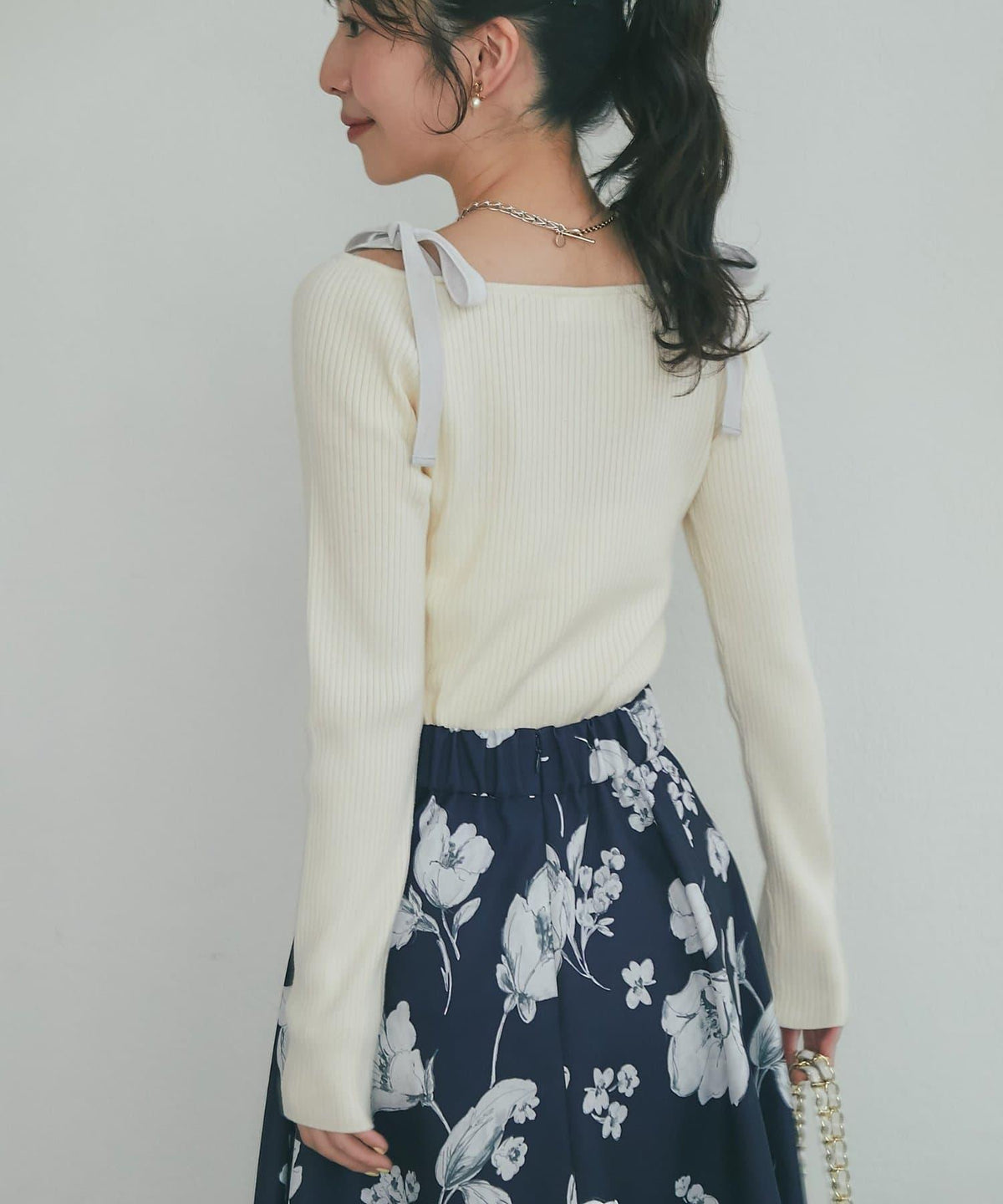 La boutique BonBon 兔毛混紡蝴蝶結露肩針織衫
