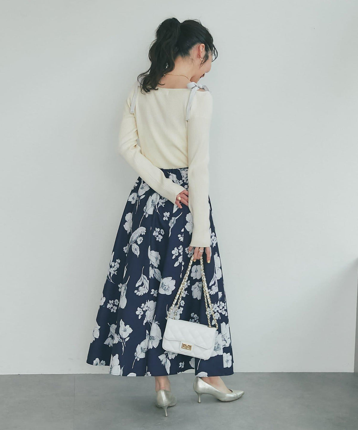 La boutique BonBon 兔毛混紡蝴蝶結露肩針織衫