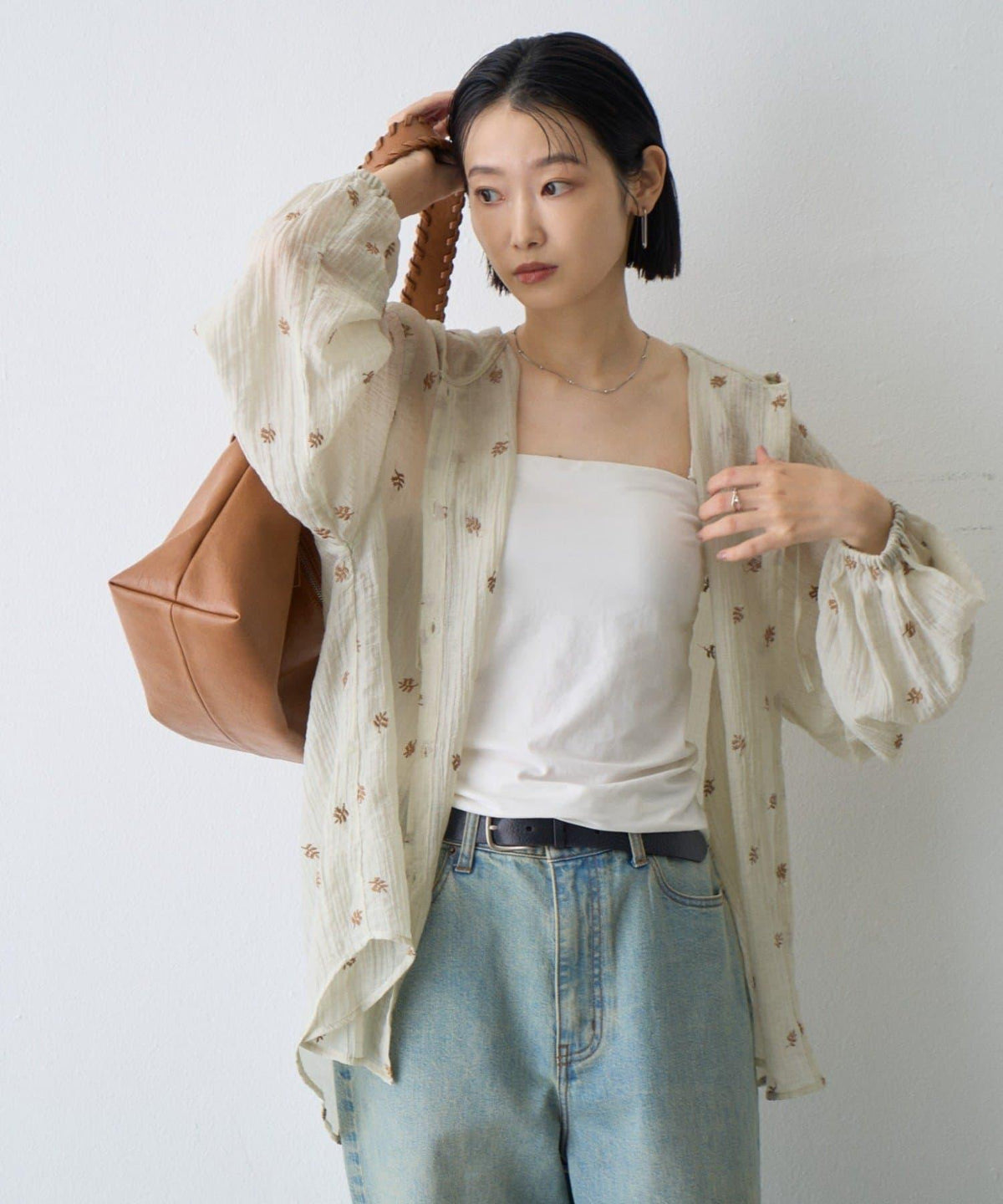 花柄刺繍透膚感連帽襯衫