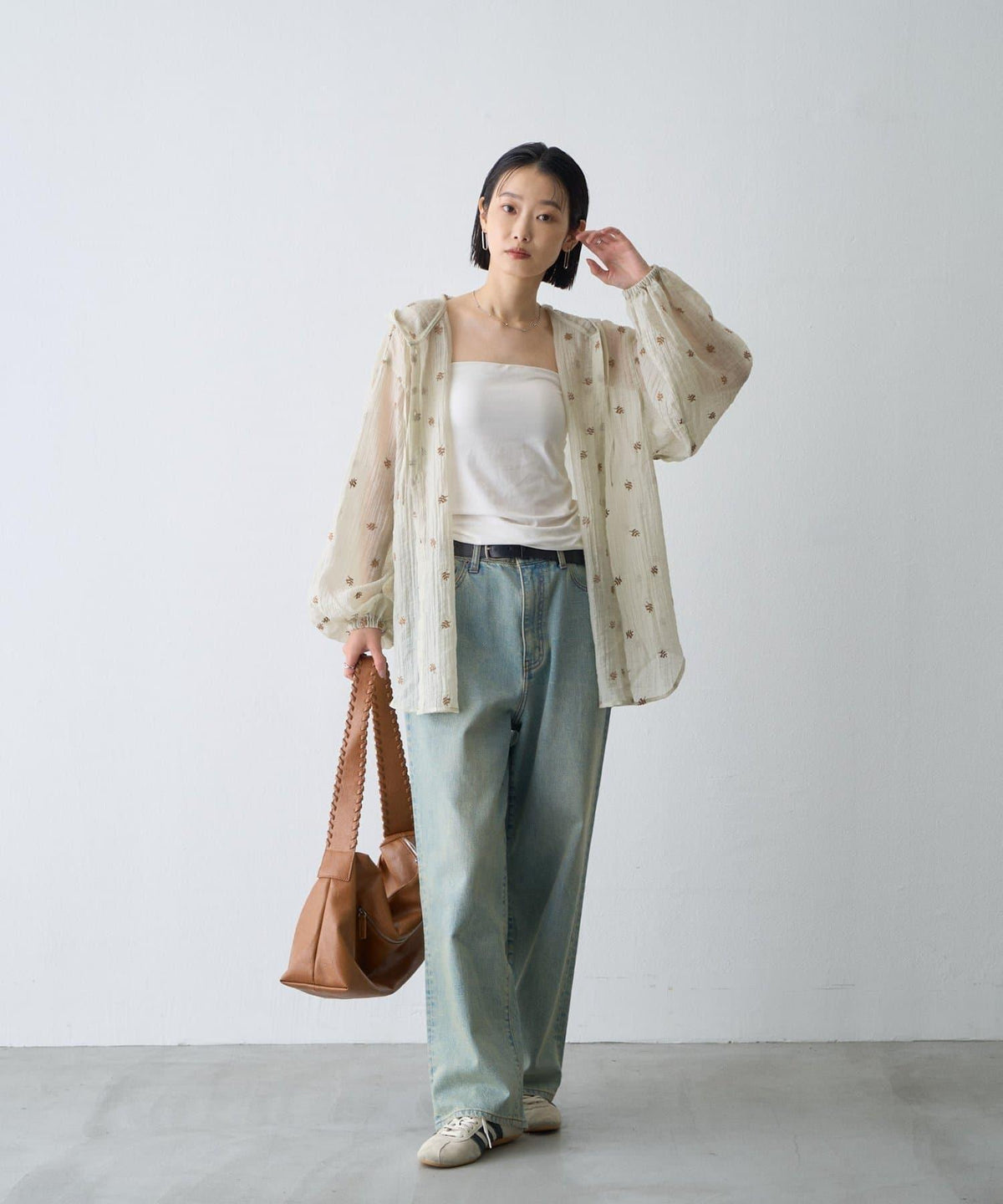 花柄刺繍透膚感連帽襯衫