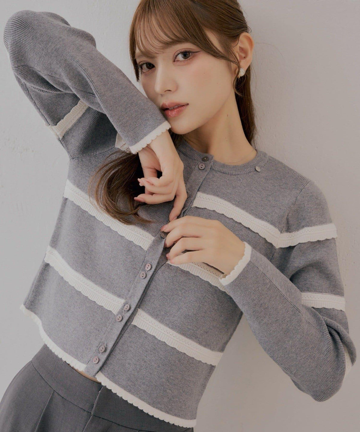 SALON by Chico 荷葉邊設計短款圓領開衫