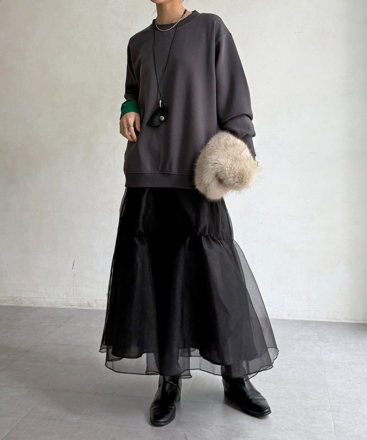 173675776