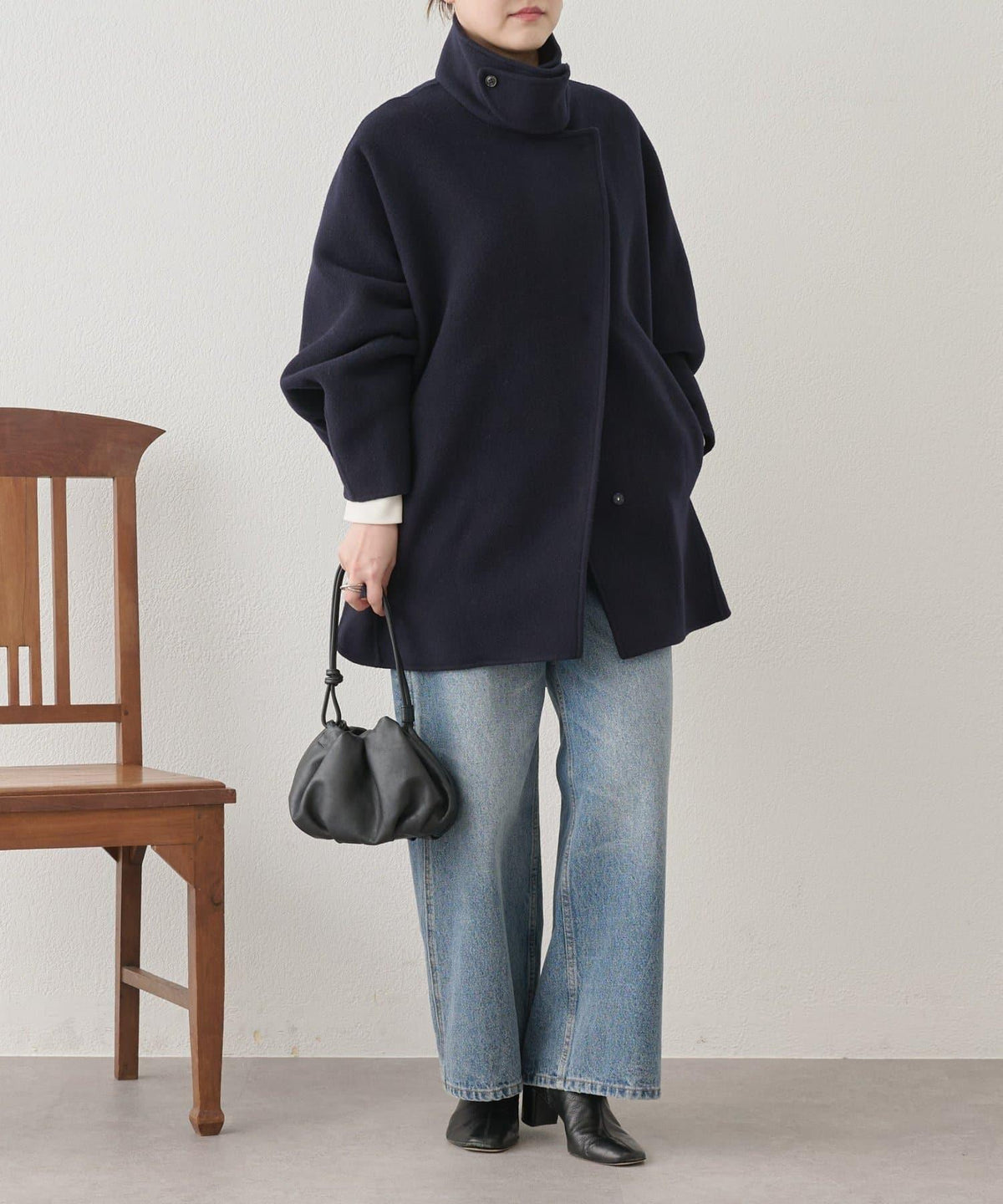 172859318