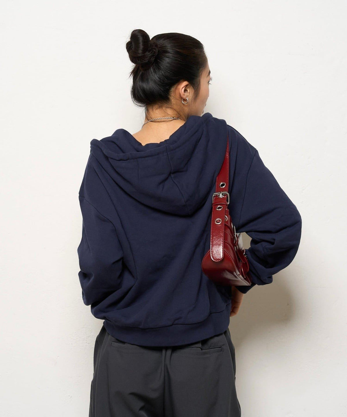 165988700