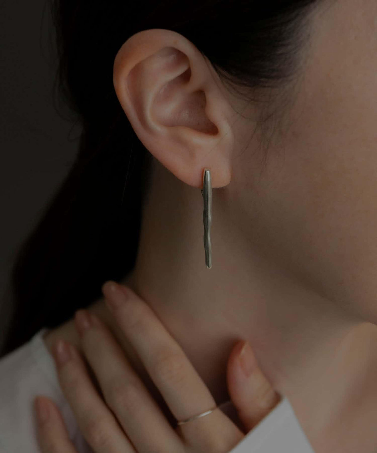 166085304