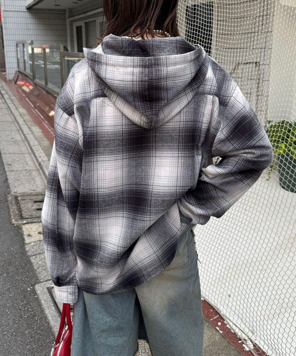 165999728