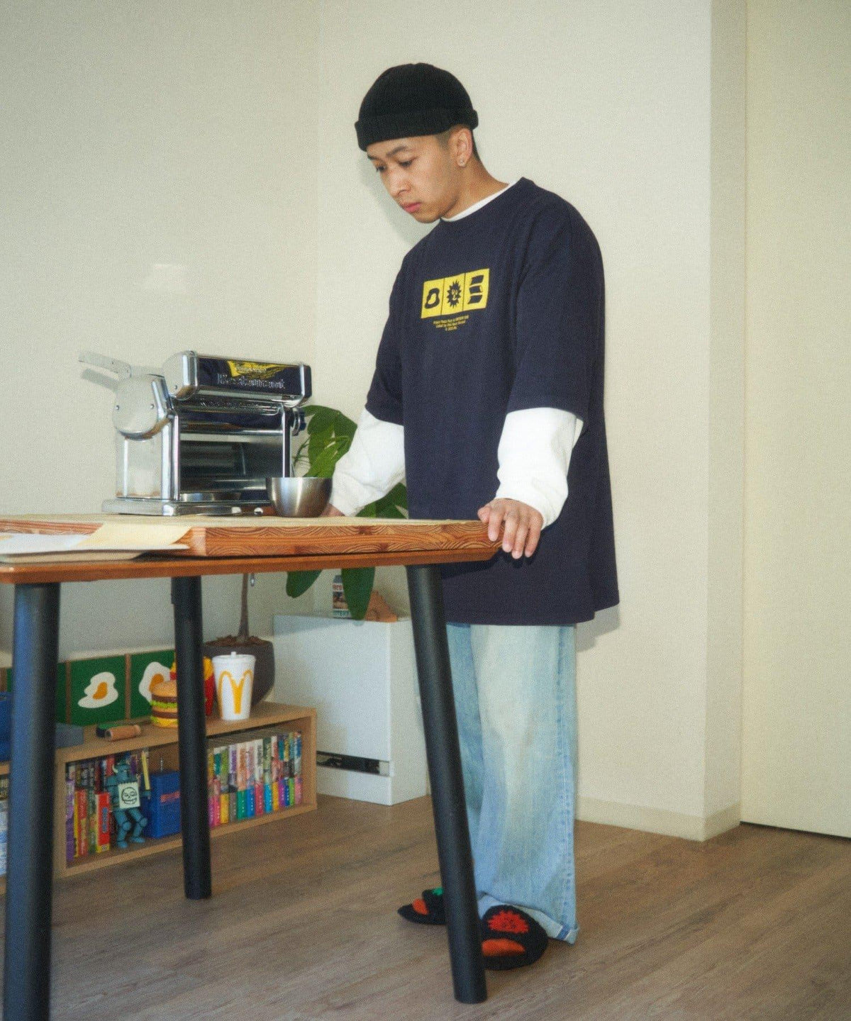 169861885