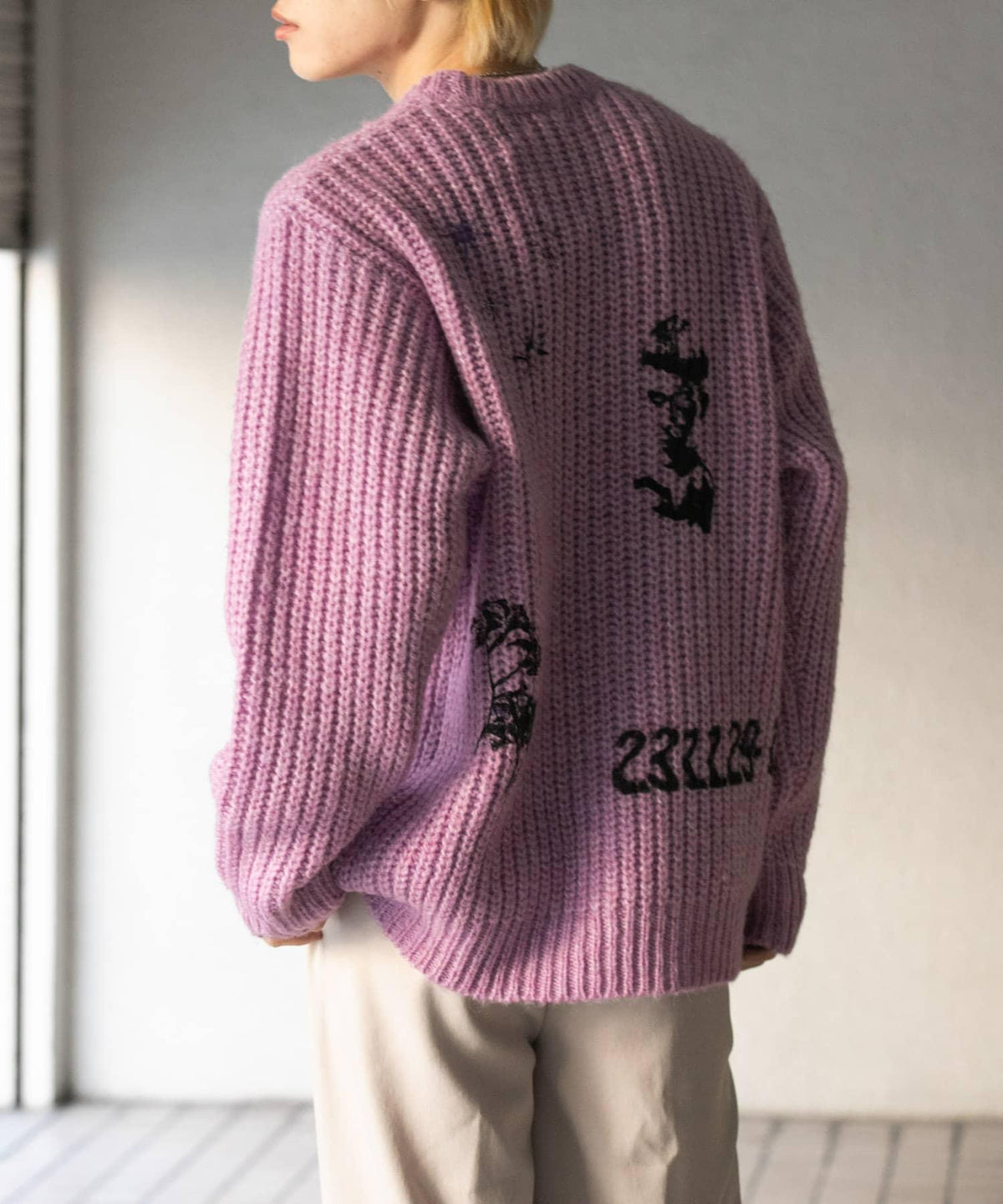 166048037
