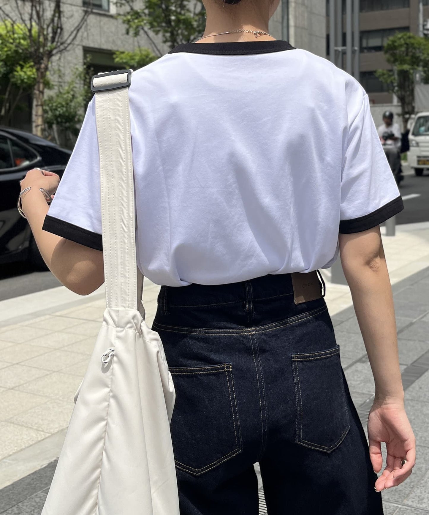 順滑領高校標誌T恤