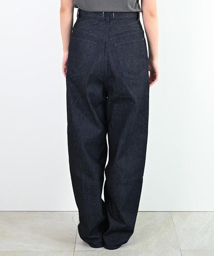 163048888