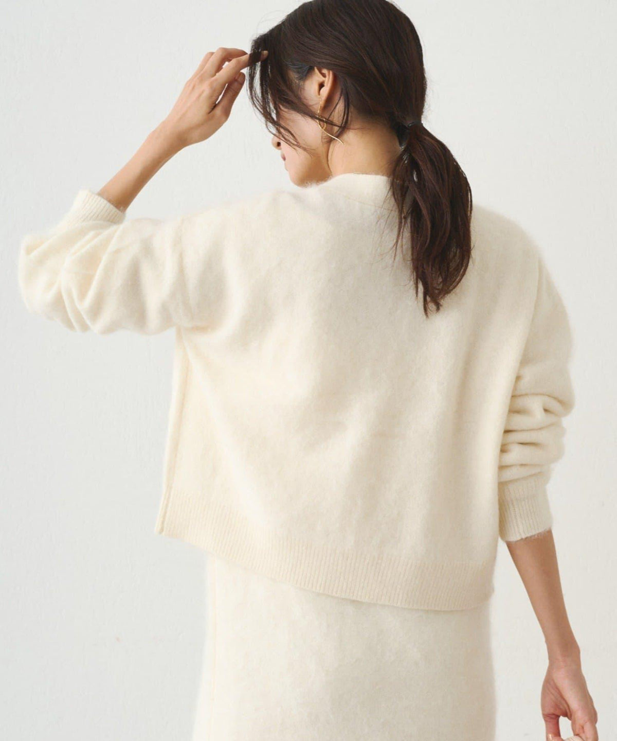 166953740