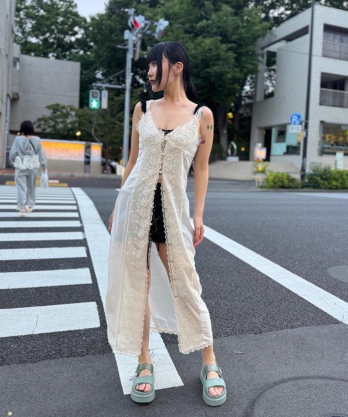 170977933