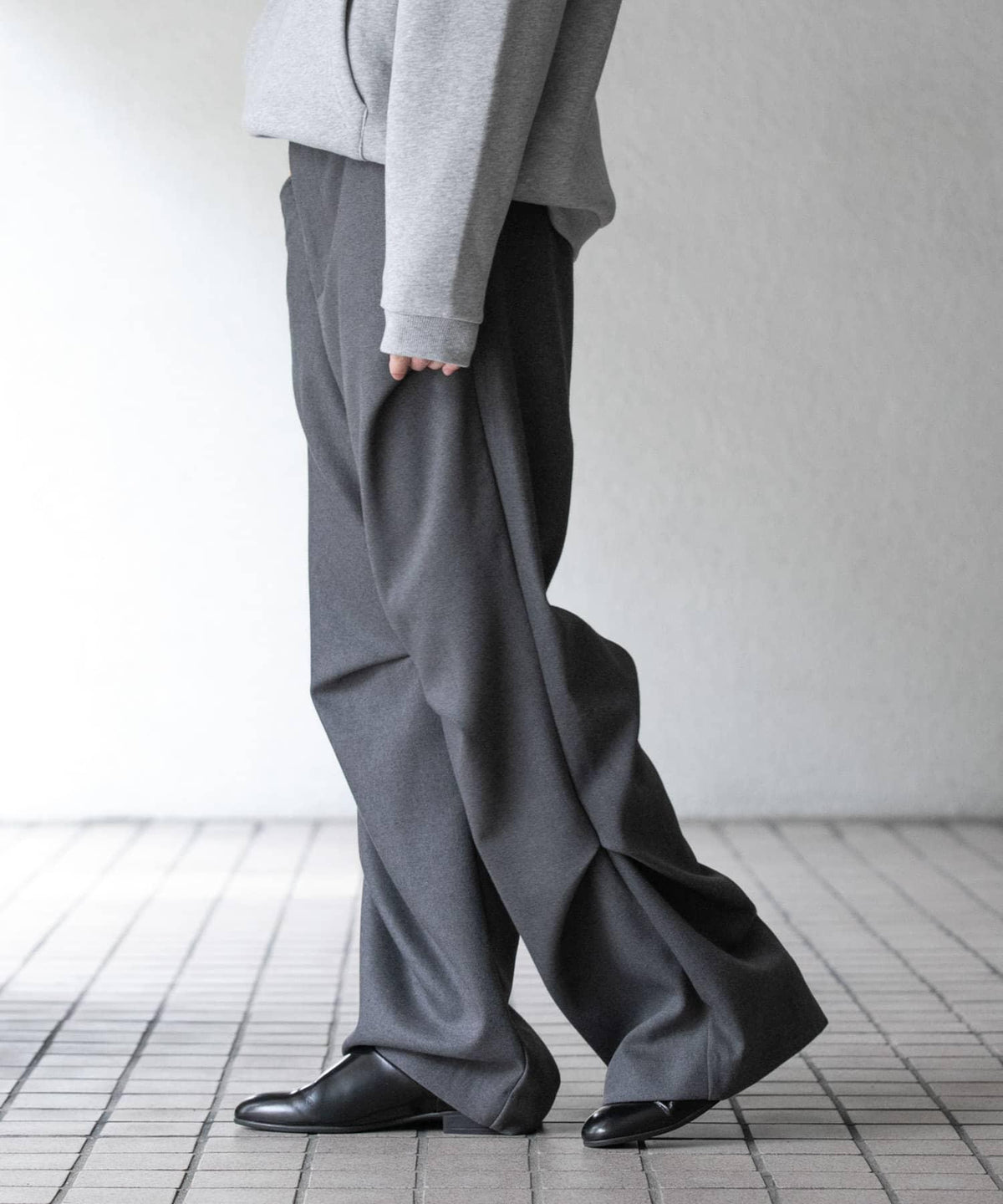 166053674
