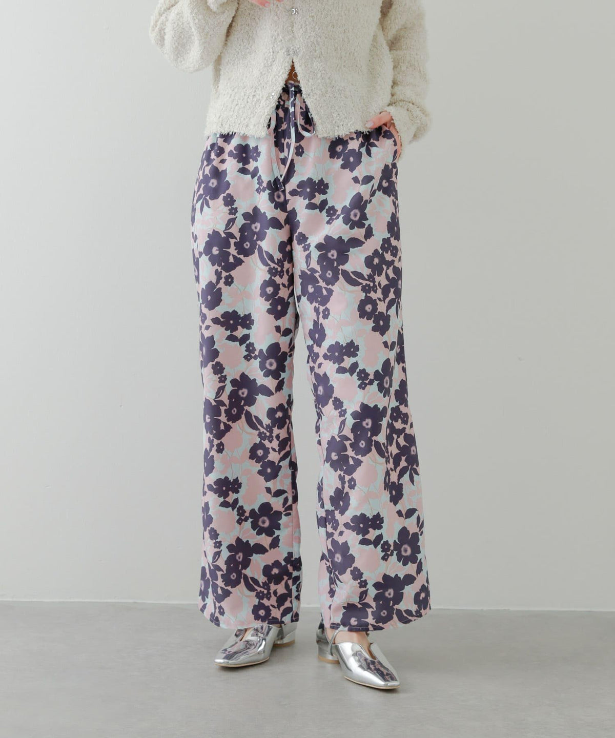 166069618