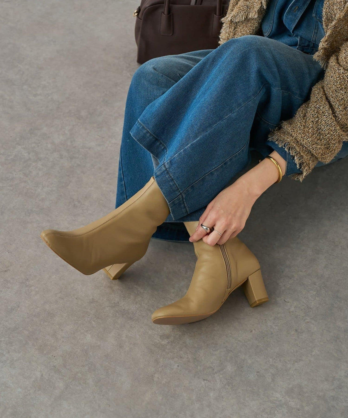 165900417